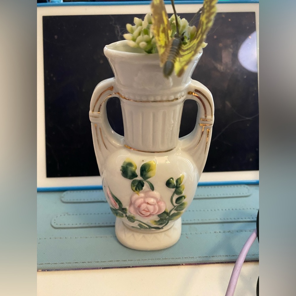 Porcelain vase made in Japan